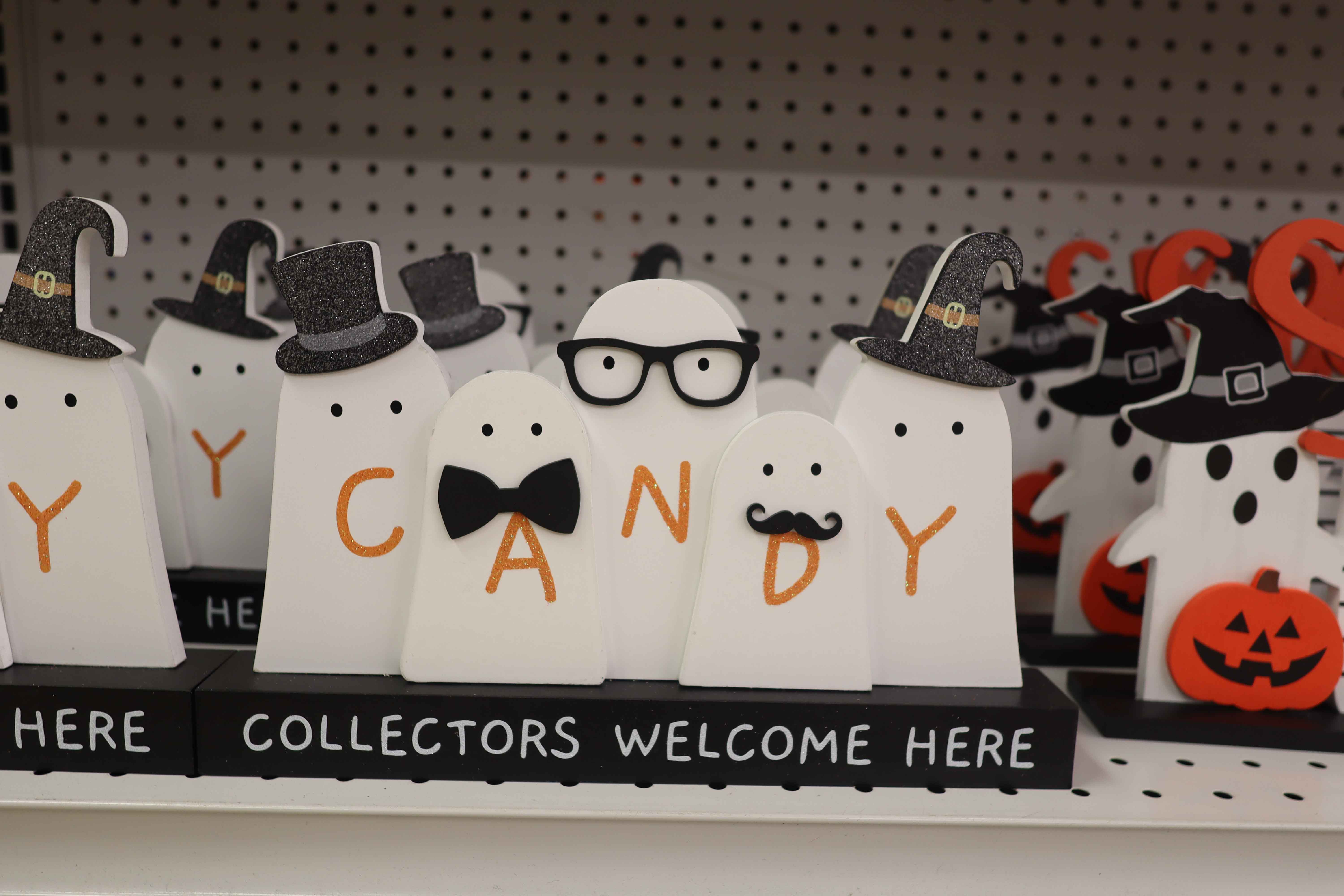 Ghost decoration stating "collectors welcome here".